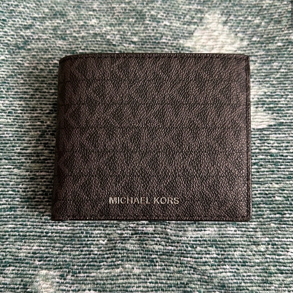 Michael Kors Black Key Card Holder Sleek Design